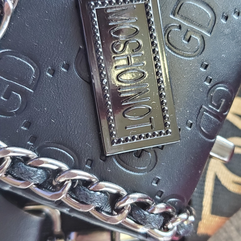 NEW Sturdy black crossbody Purse chain detail